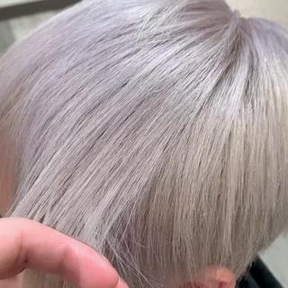 ショート カラー ブリーチ特化／ハイト ーン／ホワイトカラーのヘアスタイル