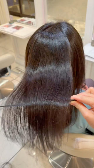 赤みを抑えたやわらか質感のオリーブ系カラー
根元は白髪対応カラーです