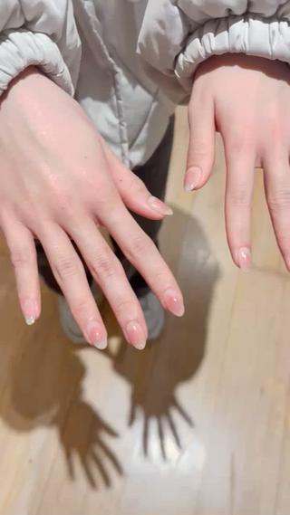 チークネイルにフラッシュラメ 