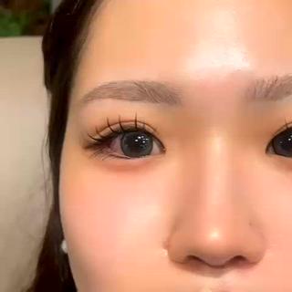 【フラットラッシュ120本】
目頭Cカール11mm 目の真ん中から目尻Cカール13mm
ナチュラルさを残しつつ華やかに見えるデザインです