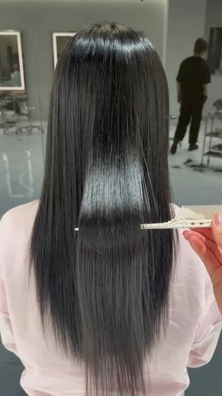 ロング 石塚 瑛里菜のヘアスタイル