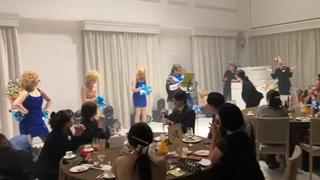 さて!私はどこで踊っているでしょうか?
1番ノリノリで踊っているのが私です٩(^‿^)۶