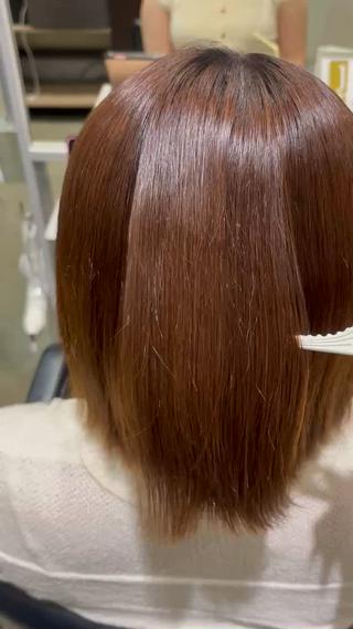 思わず触れたくなるような、うる艶ヘアに
艶感オイルストレート
癖毛でお悩みの方や、髪の広がり、パサつきが気になる方におすすめです
髪の状態に合わせてしっかりカウンセリングさせていただき、薬剤を選定させていただきます