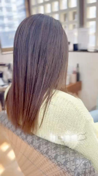 もともとブリーチ(バレイヤージュ)してある状態でムラ修正して綺麗なpink beigeにしました。
カラーもカットも得意ですのでおまちしております。