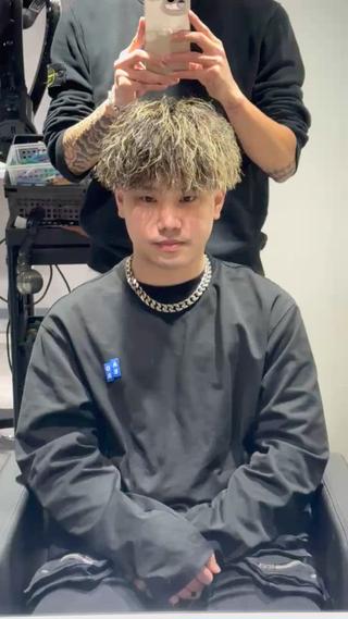 ミディアム カラー パーマ メンズ パーマ特化美容師🔥 フジモト ライのヘアスタイル