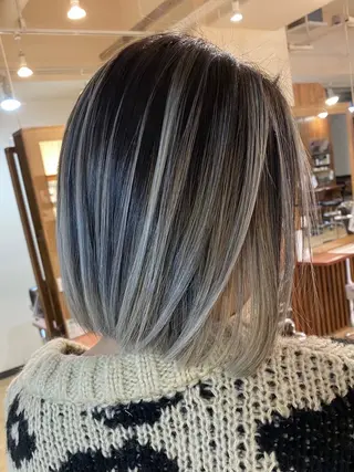 ショート カラー 白髪ぼかし バレイヤージュ志鎌のヘアスタイル