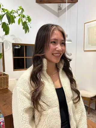 ロング カラー 亀山 友菜のヘアスタイル