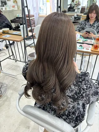 ロング 山本 銘子のヘアスタイル