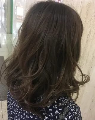 ミディアム カラー パーマ 山本 早織のヘアスタイル