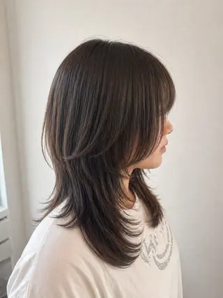 ミディアム 上田 美月のヘアスタイル
