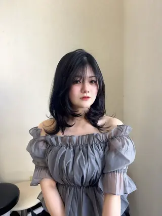 ミディアム 喜屋武 美月のヘアスタイル