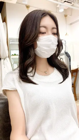 ミディアム カラー パーマ ヘアアレンジ メンズ キッズ ネイル マツエク・マツパ レイヤーカット/ 巻ける縮毛矯正のヘアスタイル