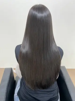 ロング 加藤 詩流のヘアスタイル