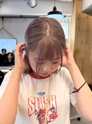 ショート カラー ミルクティー× グレージュMOMOのヘアスタイル