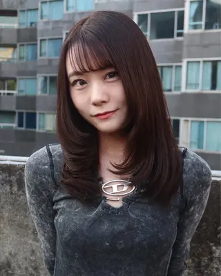 セミロング カラー レイヤー/ブリーチ iwamiya岩見谷のヘアスタイル