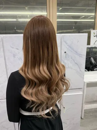 ロング カラー MOMOKA🍑プル エクステ・ハイトーンのヘアスタイル