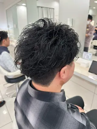 パーマ メンズ 伊佐 愛のヘアスタイル