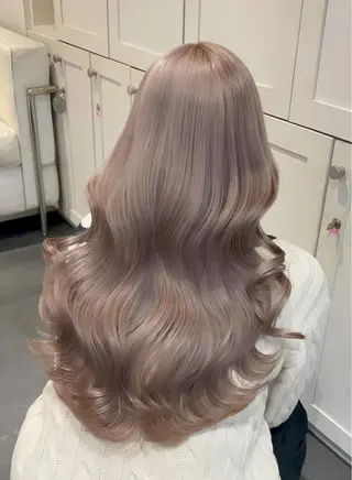 ロング コスギ ユカナのヘアスタイル
