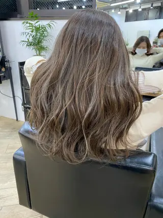 セミロング カラー ヘアアレンジ ブリーチダブルカラー 元町三宮/三ノ宮のヘアスタイル
