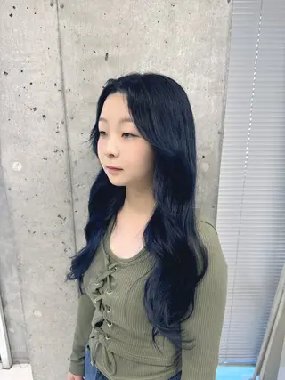 ロング Manami🖤 レイヤー×ハイトーンのヘアスタイル