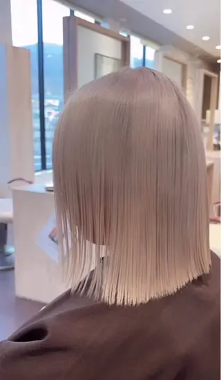 ミディアム カラー 渡部 優衣のヘアスタイル