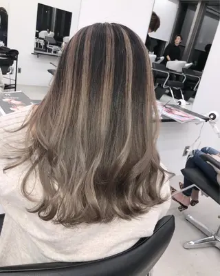 セミロング カラー ブリーチ 透明感HIDEのヘアスタイル