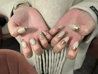ネイル LAVISH 大和店 emi・:*+のネイルデザイン