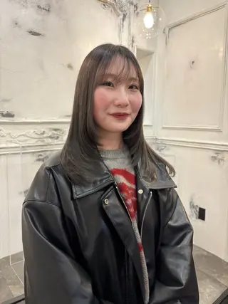 ミディアム ボブ・カラー 琴音のヘアスタイル