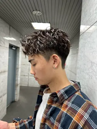 パーマ メンズ フェザーパーマメンズ ピンパーマ京都駅前のヘアスタイル