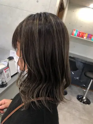 ミディアム REVE 美容室のヘアスタイル