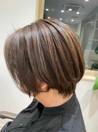 ショート カラー 白髪ぼかしハイライト 💫ミネ ヒロシのヘアスタイル