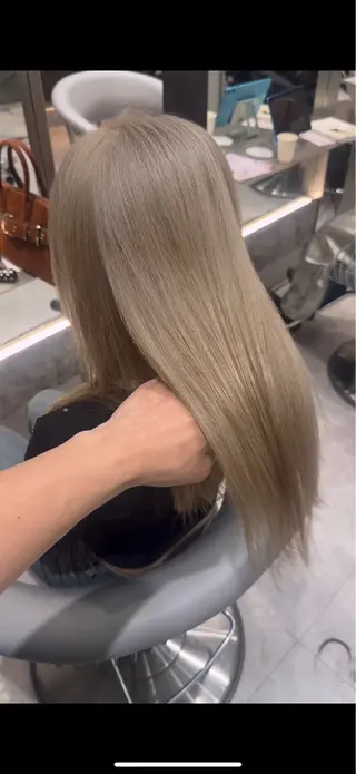 ロング カラー Lond Le'a /ハイトーンカラーのヘアスタイル