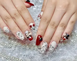 ネイル 🦋 Queenieのネイルデザイン
