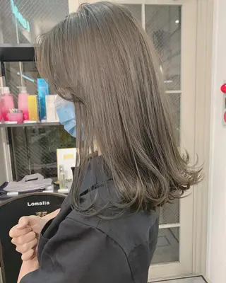 セミロング カラー マツエク・マツパ ハイトーンボブ 前田 表参道　グレージュのヘアスタイル