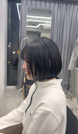 ショート バタフライレイヤー/ ニシトモユキのヘアスタイル