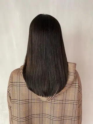 セミロング カラー TAI透明カラー 柔らかい縮毛矯正のヘアスタイル