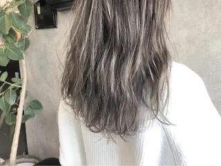 ミディアム カラー 顔周りレイヤーカット ブリーチminamiのヘアスタイル