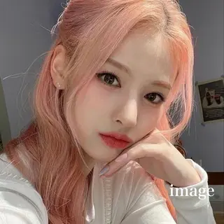 ロング 💗デザインカラー 💗RISA🐰のヘアスタイル