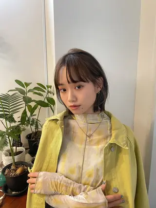ミディアム 顔まわりレイヤー 透明感カラー🩵🩵のヘアスタイル