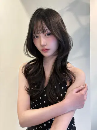 ロング カラー 透明感カラー アオイのヘアスタイル
