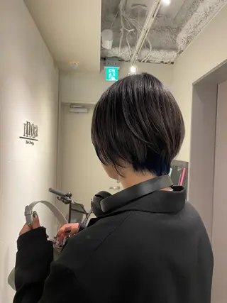 ショート カラー tiel 小山莉々のヘアスタイル