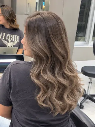 ロング 🫧バレイヤージュ/ ハイライト/ミズキのヘアスタイル