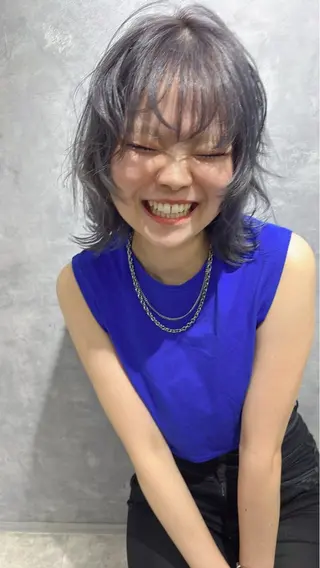 ショート カラー YUI ハイトーンカラーのヘアスタイル