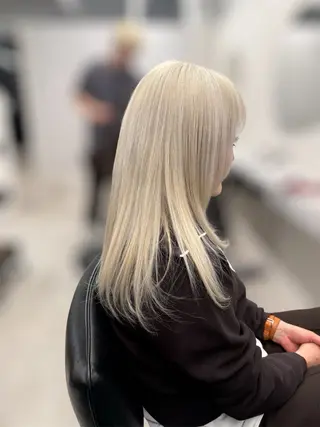 ミディアム レイヤー💫Wカラー 🍎森貝洋亮🍎のヘアスタイル