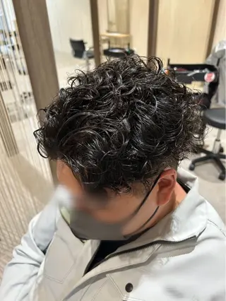 パーマ 井圡 愛梨のヘアスタイル