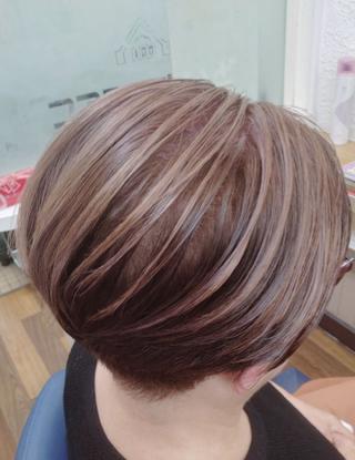 ショート カラー 森長 咲子のヘアスタイル