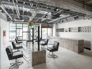 ミディアム Lino by hoNuaのヘアスタイル