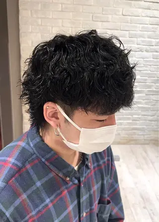 パーマ メンズ アイブロウ 曲がる縮毛矯正 LIBER 岩名のヘアスタイル