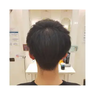ショート カラー 荒山 栞奈のヘアスタイル
