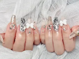 ネイル 🦋 Queenieのネイルデザイン